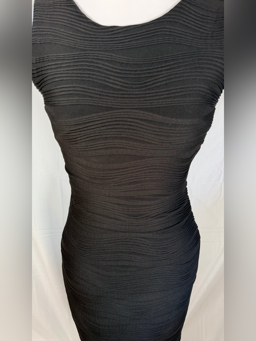 B Darlin Sleeveless Wave-Texture Bodycon black dress